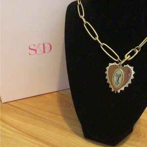 Gold heart pendant necklace